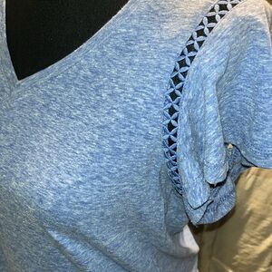 #404–Alison Andrew’s (M) cap sleeve top with embroidery detail on sleeves